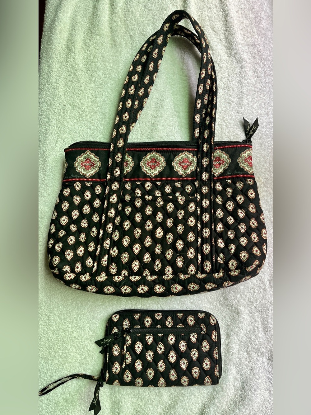 Vera Bradley retired black/red/cresm Quilted Tote w/wallet/check excel condition